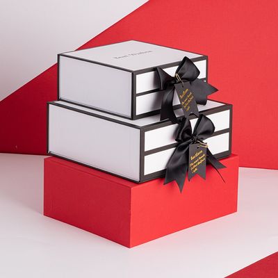 De stijve Witte Magnetische Dozen van de Kartongift met Zwart Rim And Ribbon Bow