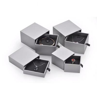 Grijze vierkante kleine kartonnen sieraden geschenkdozen voor kettingen hanger armband