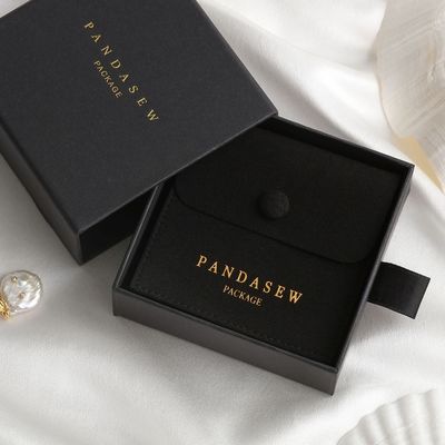 Maatlogo cardboard jewelry packaging box met Microfiber-Zak