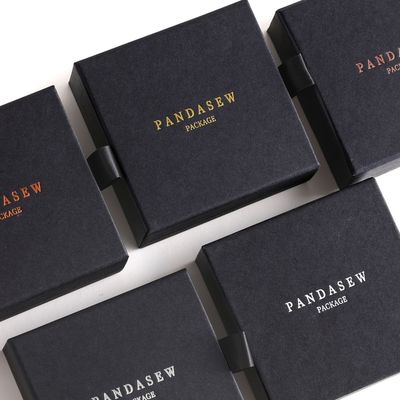 Maatlogo cardboard jewelry packaging box met Microfiber-Zak