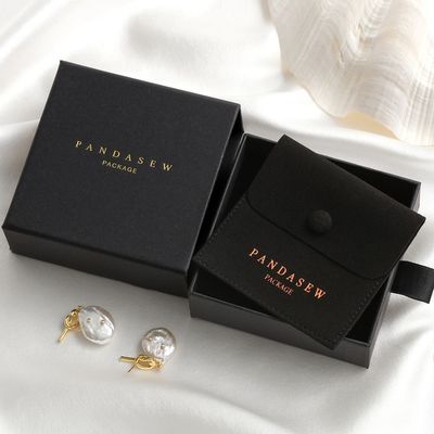 Maatlogo cardboard jewelry packaging box met Microfiber-Zak