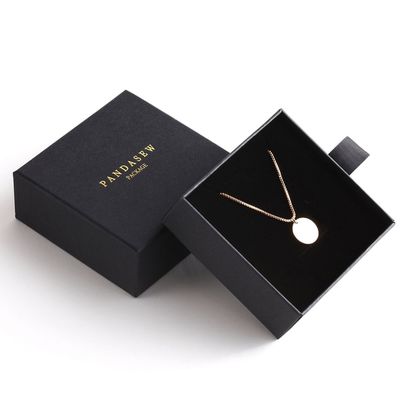 Trek de Zwarte Doos van de Kartonhalsband met 1.5cm Dikke Spons terug
